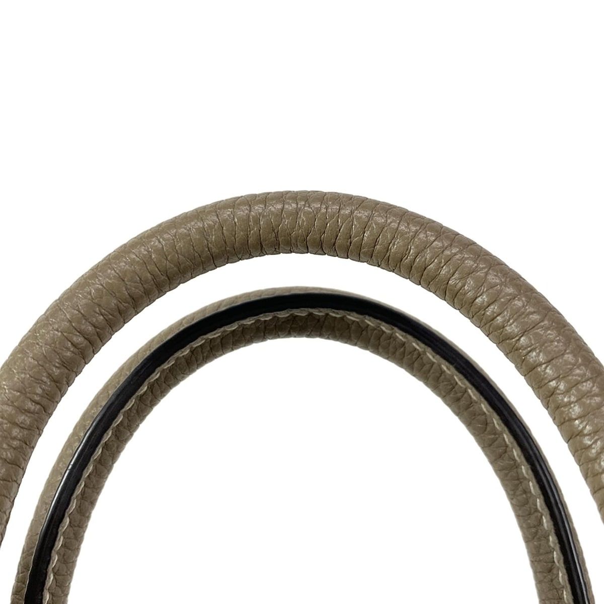 グレーベージュ