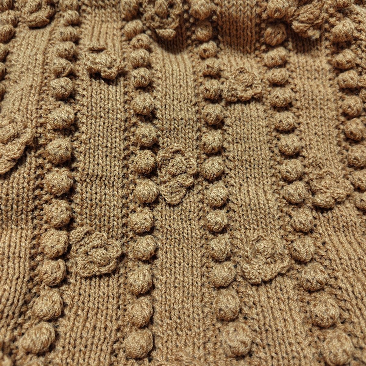 - ライトブラウン