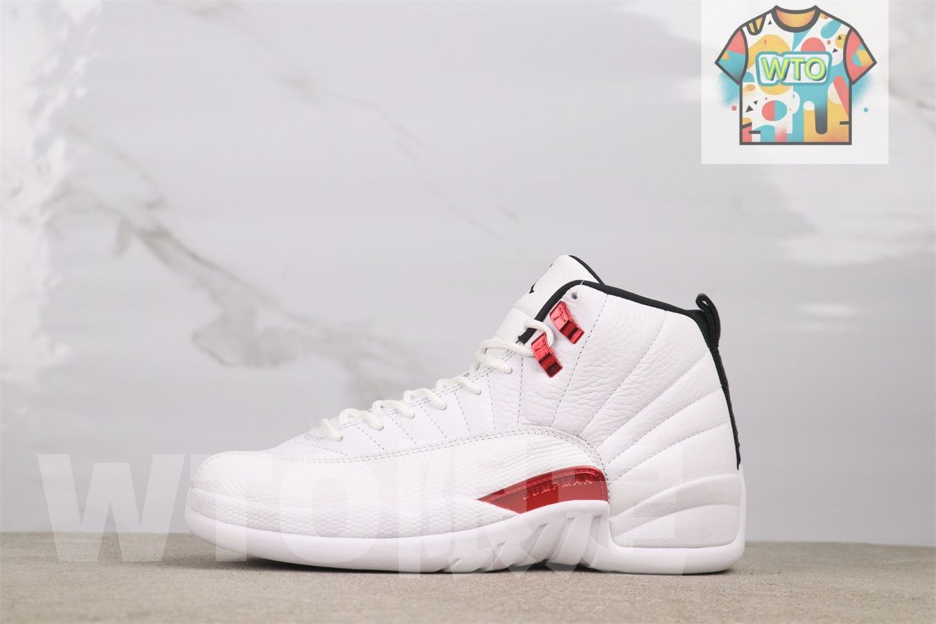 CT8013-106ナイキ エアジョーダン12 レトロ ブラック ホワイト ユニバーシティレッド