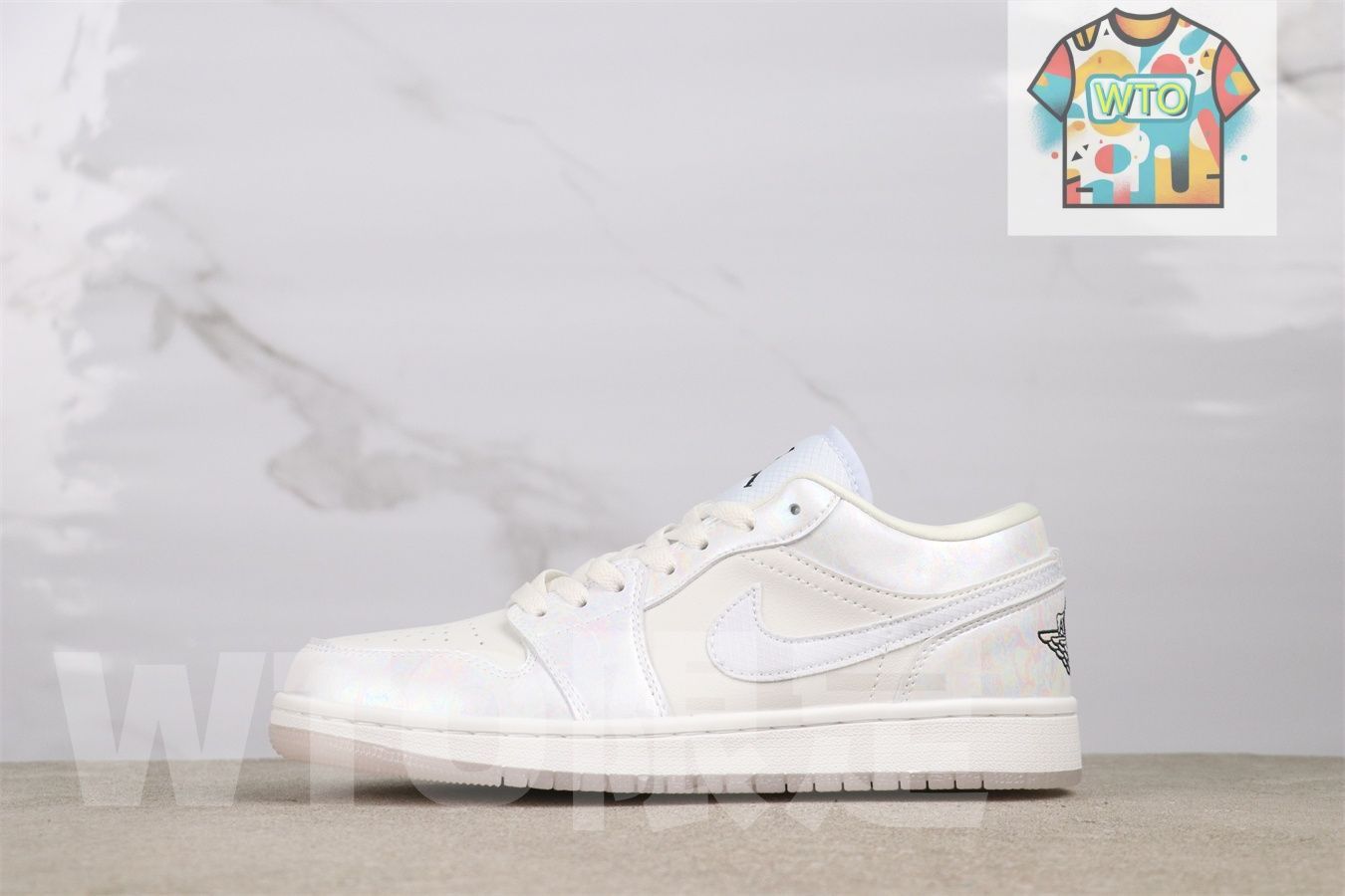 HF 4080-001ナイキ ウィメンズ エアジョーダン1 ロー SE ルナニューイヤー