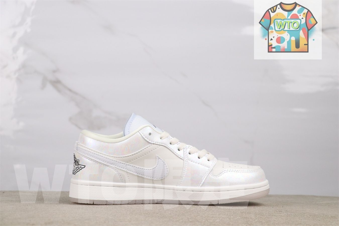 HF 4080-001ナイキ ウィメンズ エアジョーダン1 ロー SE ルナニューイヤー