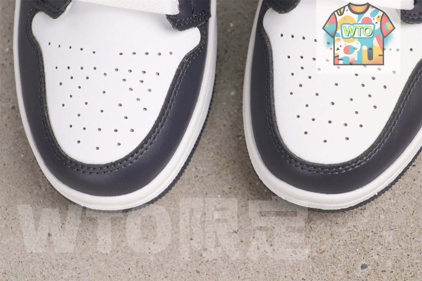 ホワイト ダークブルーグレー