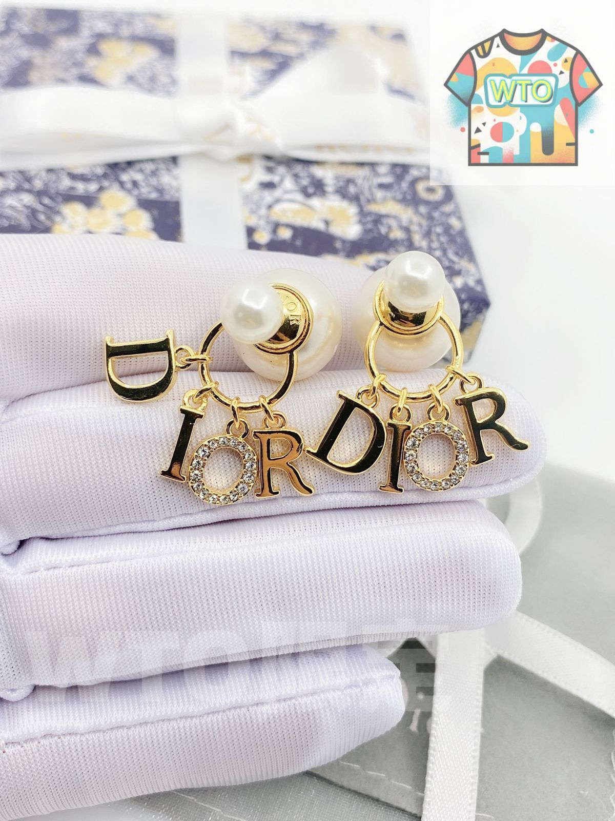 ディオールレタリングイヤリング