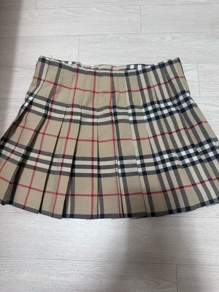 バーバリー ラップ プリーツ スカート
