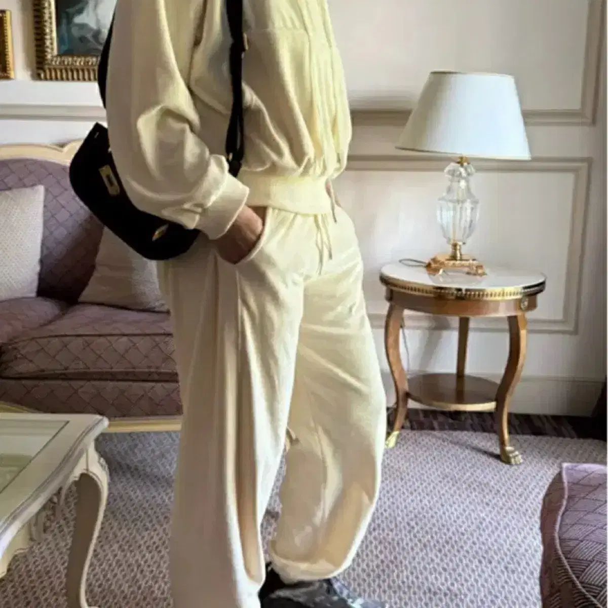 マリトル トムツアーベルベット アイボリー セットアップ