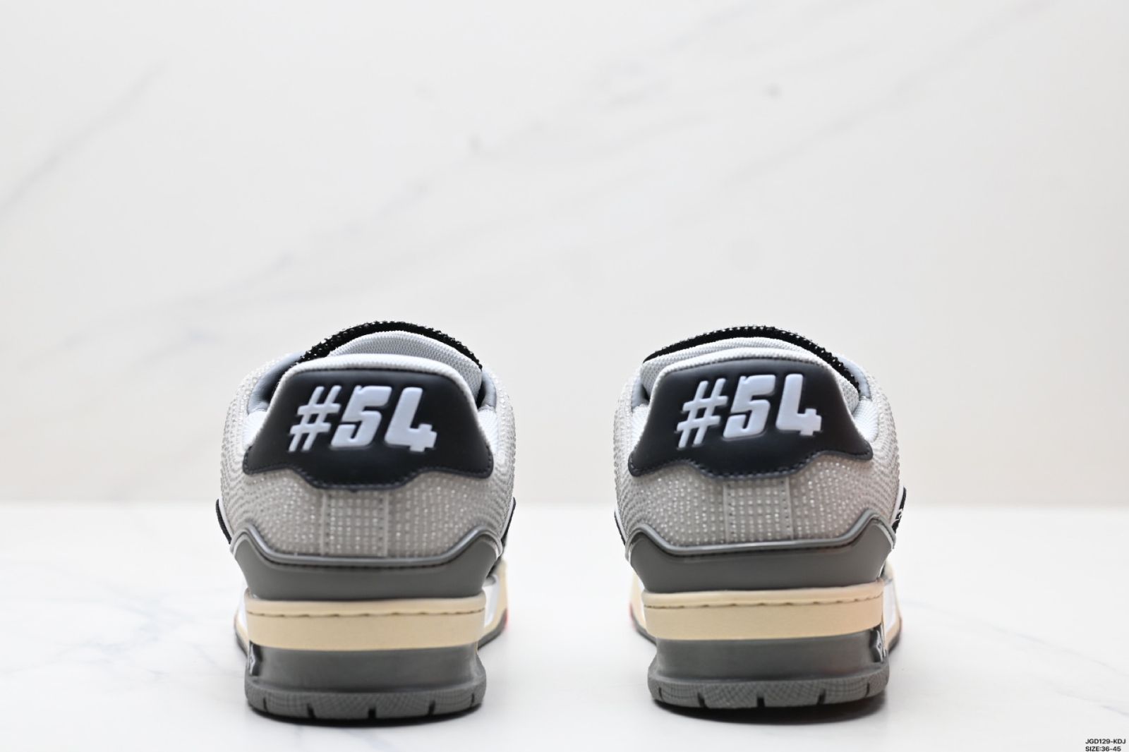 スニーカー ロー