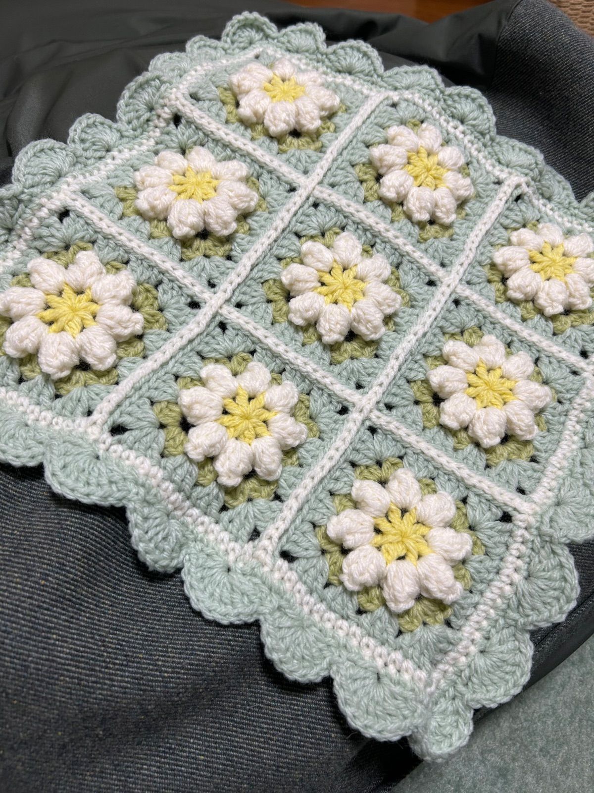 マルチカバー モチーフ編み ぷっくりお花 ハンドメイド - メルカリ