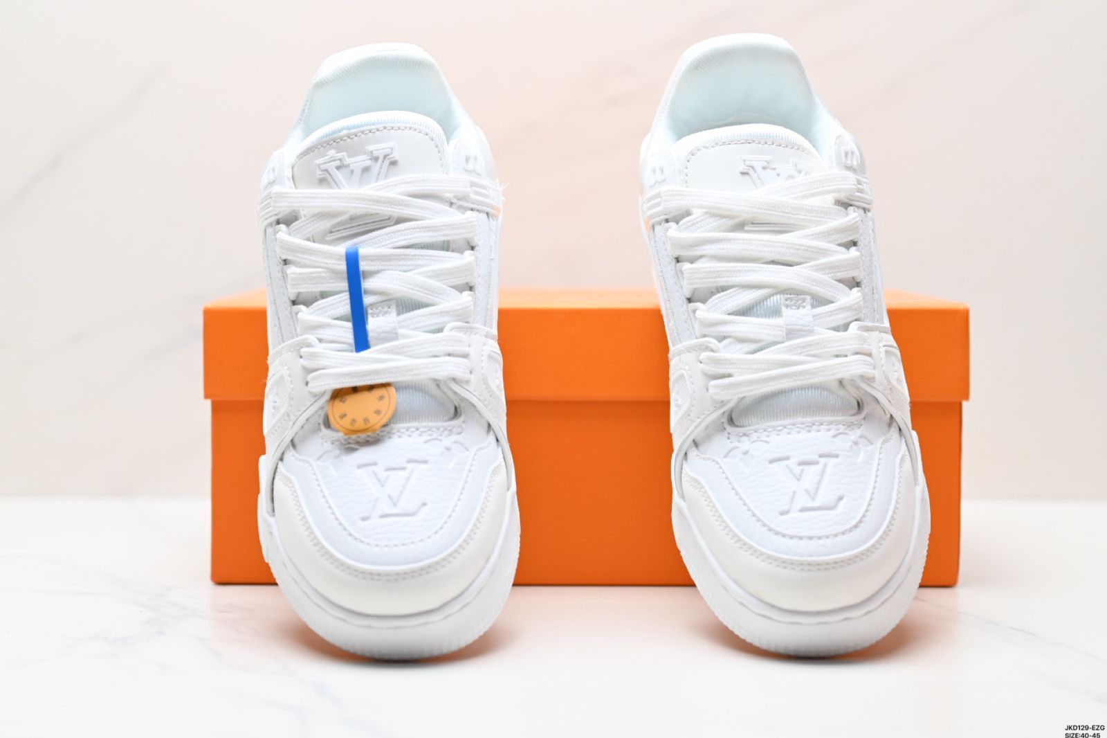 トレーナー スニーカー