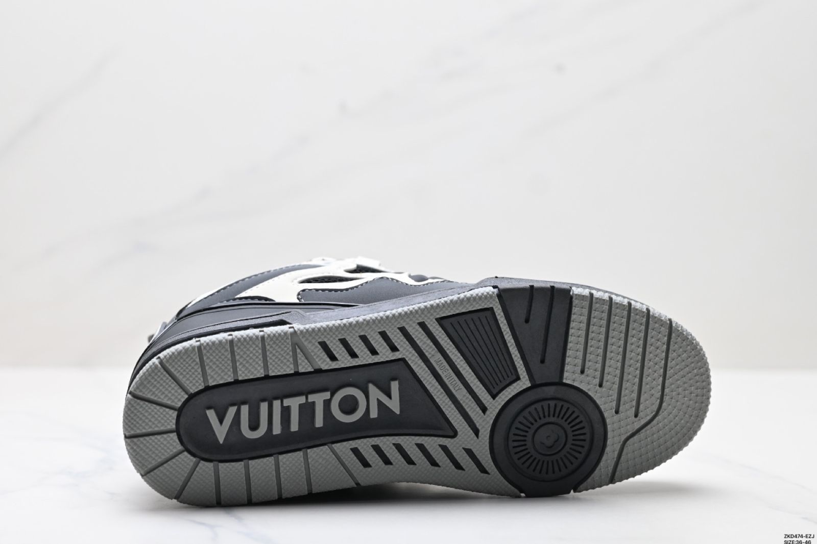 モノグラム レザー