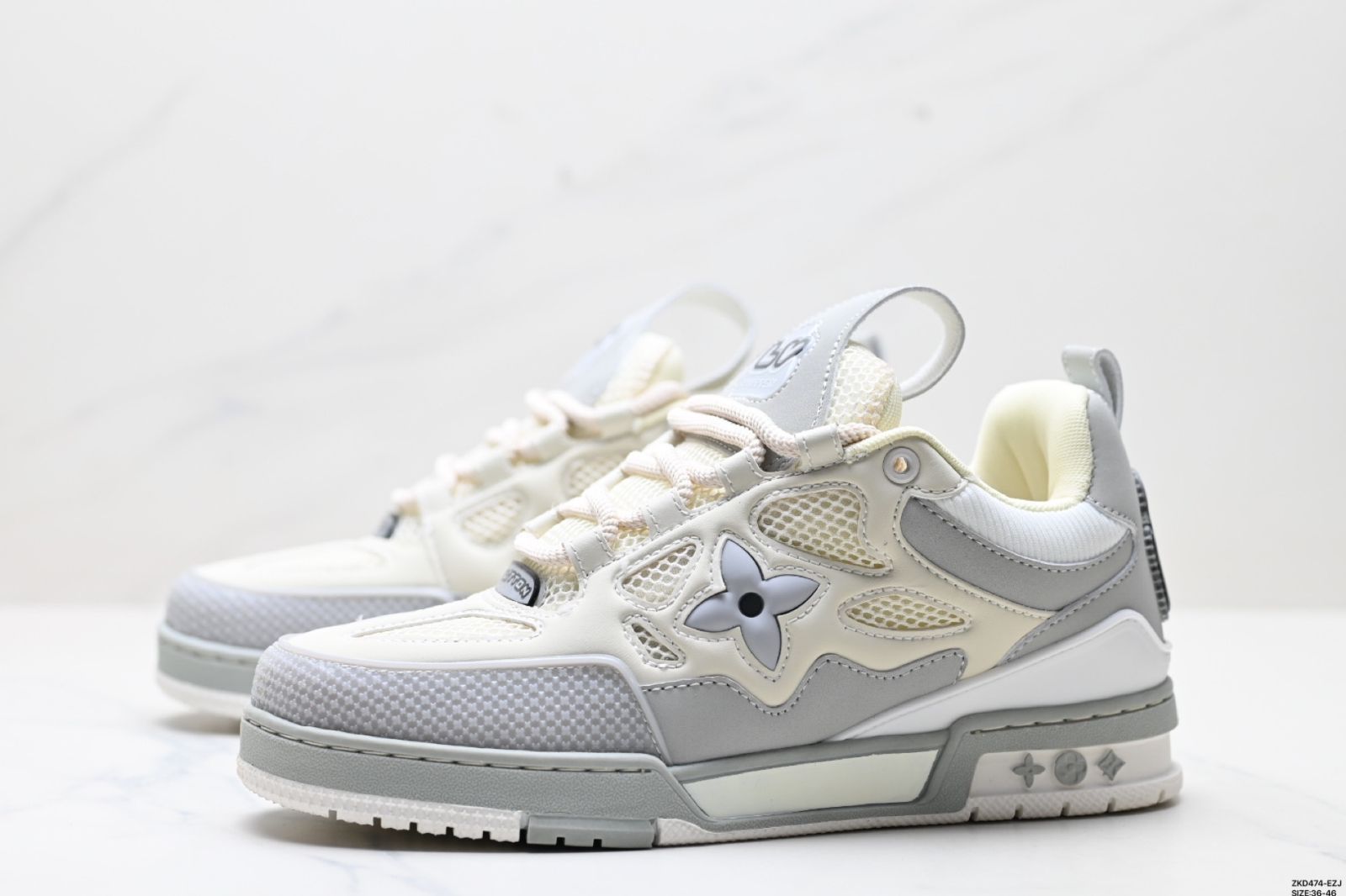 モノグラム レザー