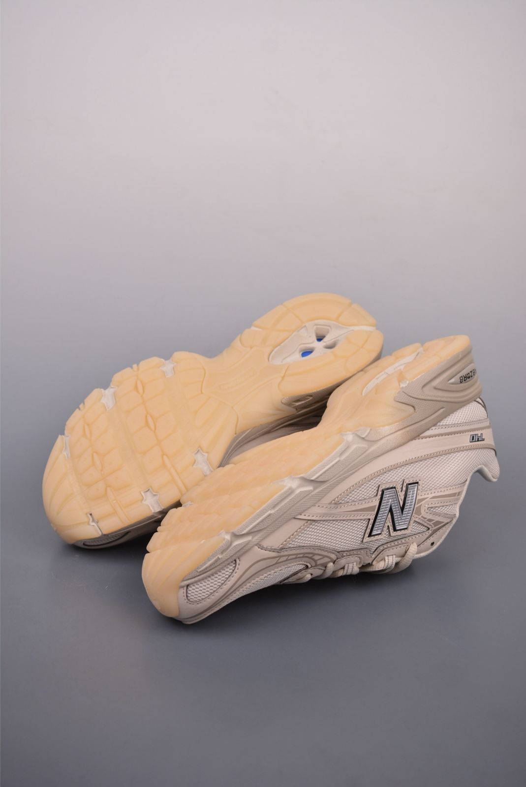 ニューバランス 740シリーズ