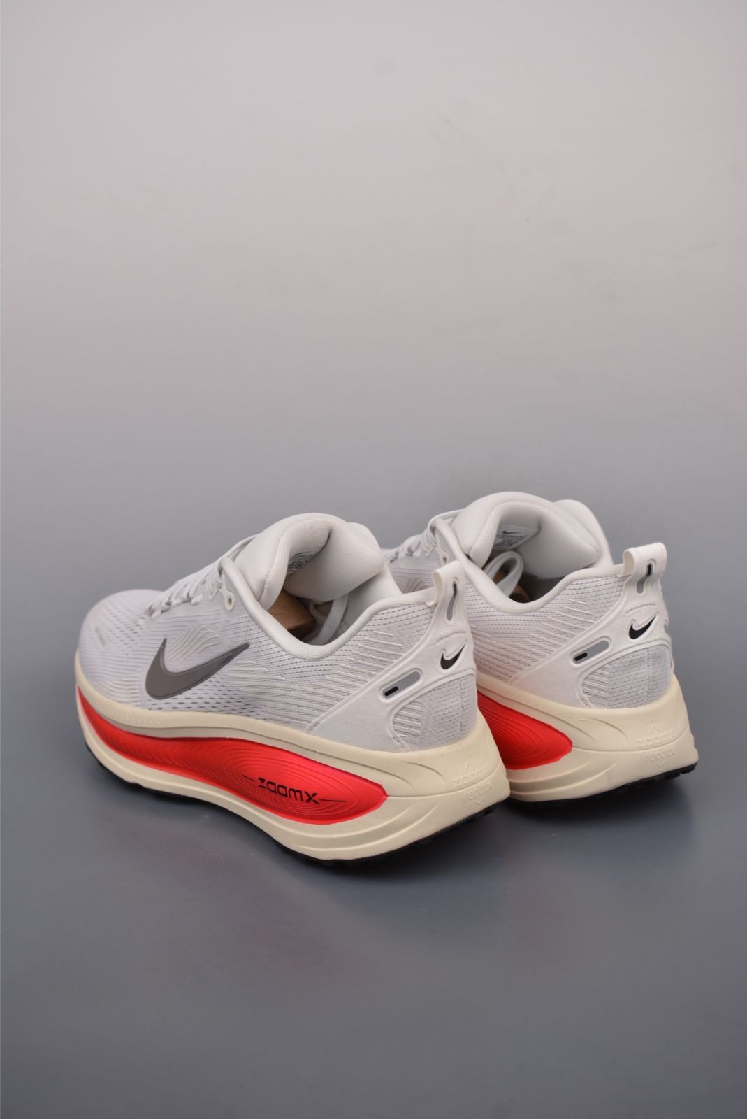 全新 ナイキ ボメロ18 プラチナティント MTLCピューター サイレンレッド HM6803-001