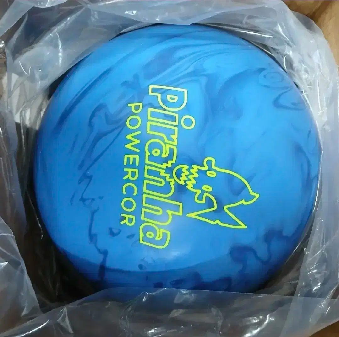 14パウンド コロンビア300 ピラニア パワーコア ボーリング 球