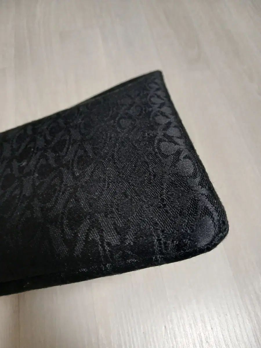 ブラック クラッチバッグ