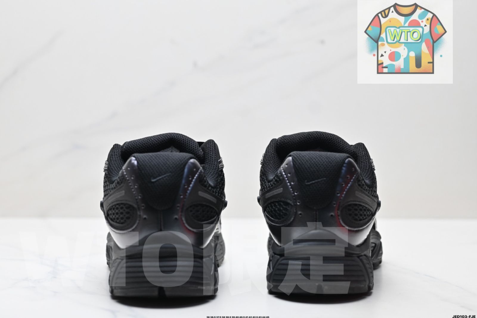 快適でユニバーサルな滑り止め性能があり 摩耗に強いロートップカジュアルシューズ