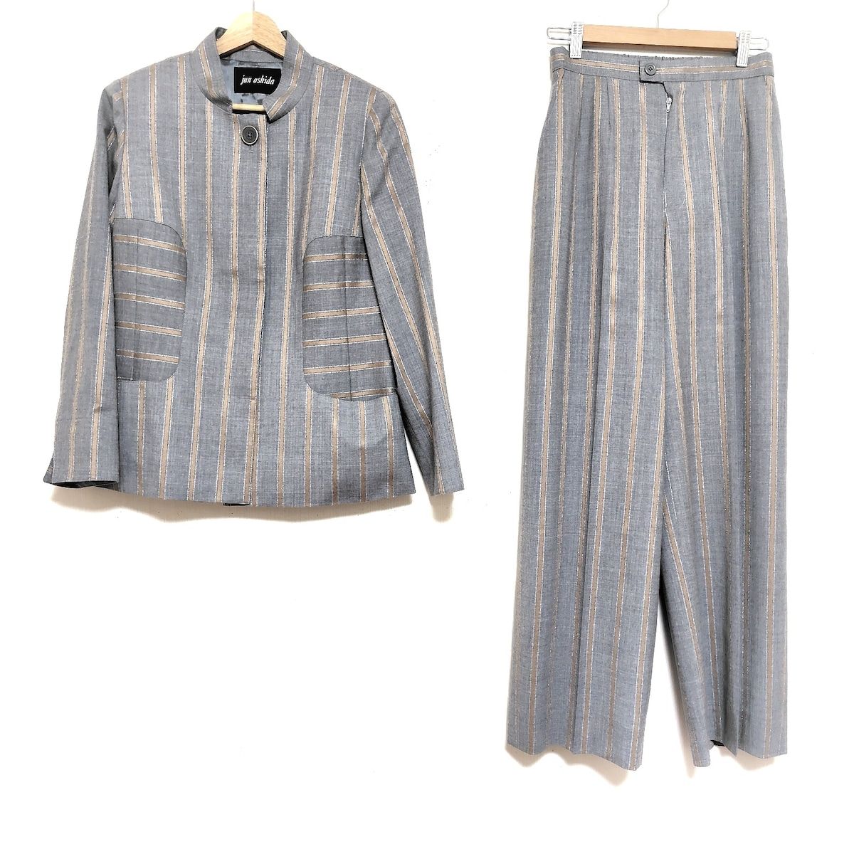 JUN ASHIDA ジュンアシダ レディースパンツスーツ レディース - グレー×ライトブラウン×シルバー ストライプ ラメ