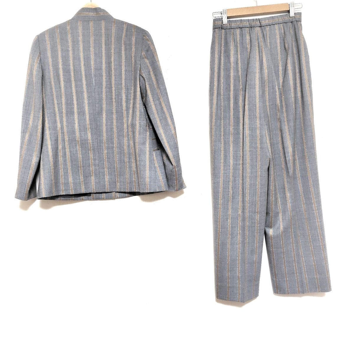 JUN ASHIDA ジュンアシダ レディースパンツスーツ レディース - グレー×ライトブラウン×シルバー ストライプ ラメ