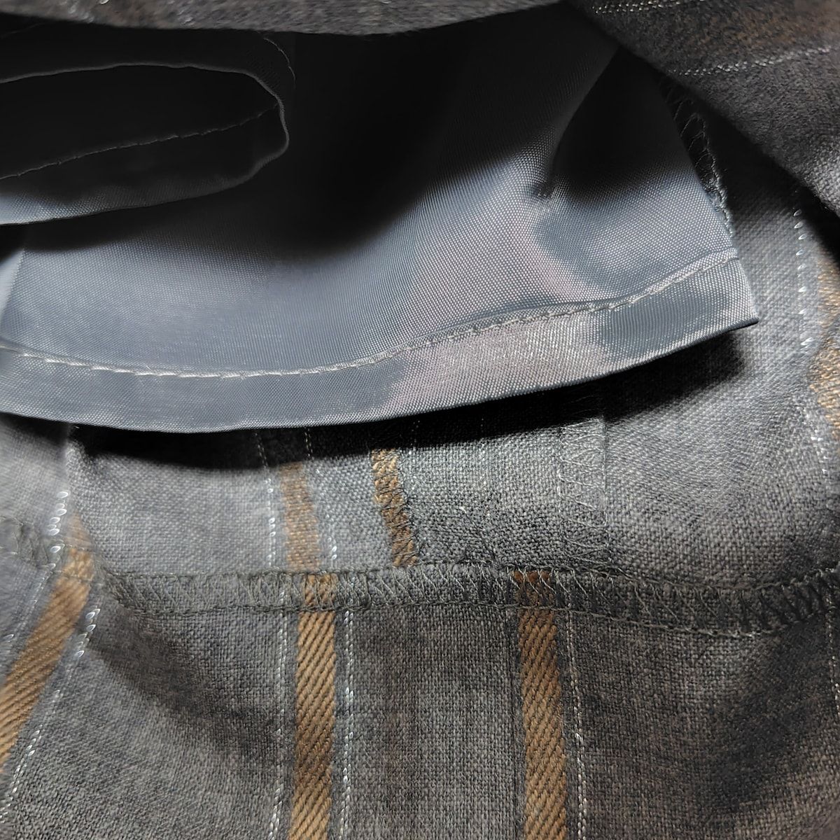 グレー×ライトブラウン×シルバー ストライプ