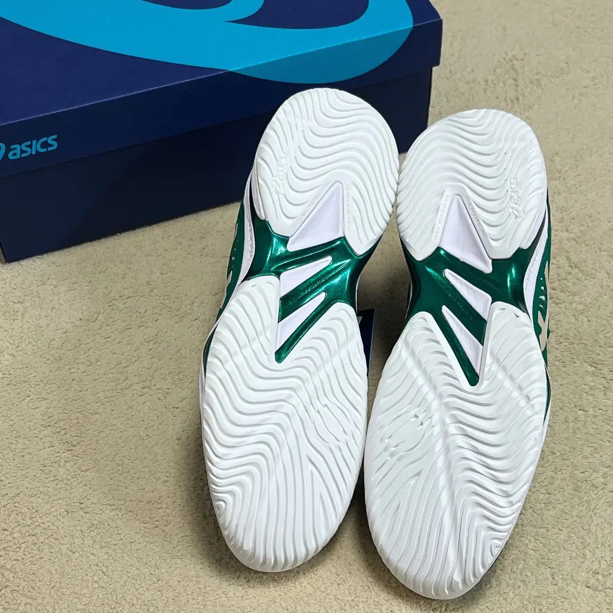 アシックス コート