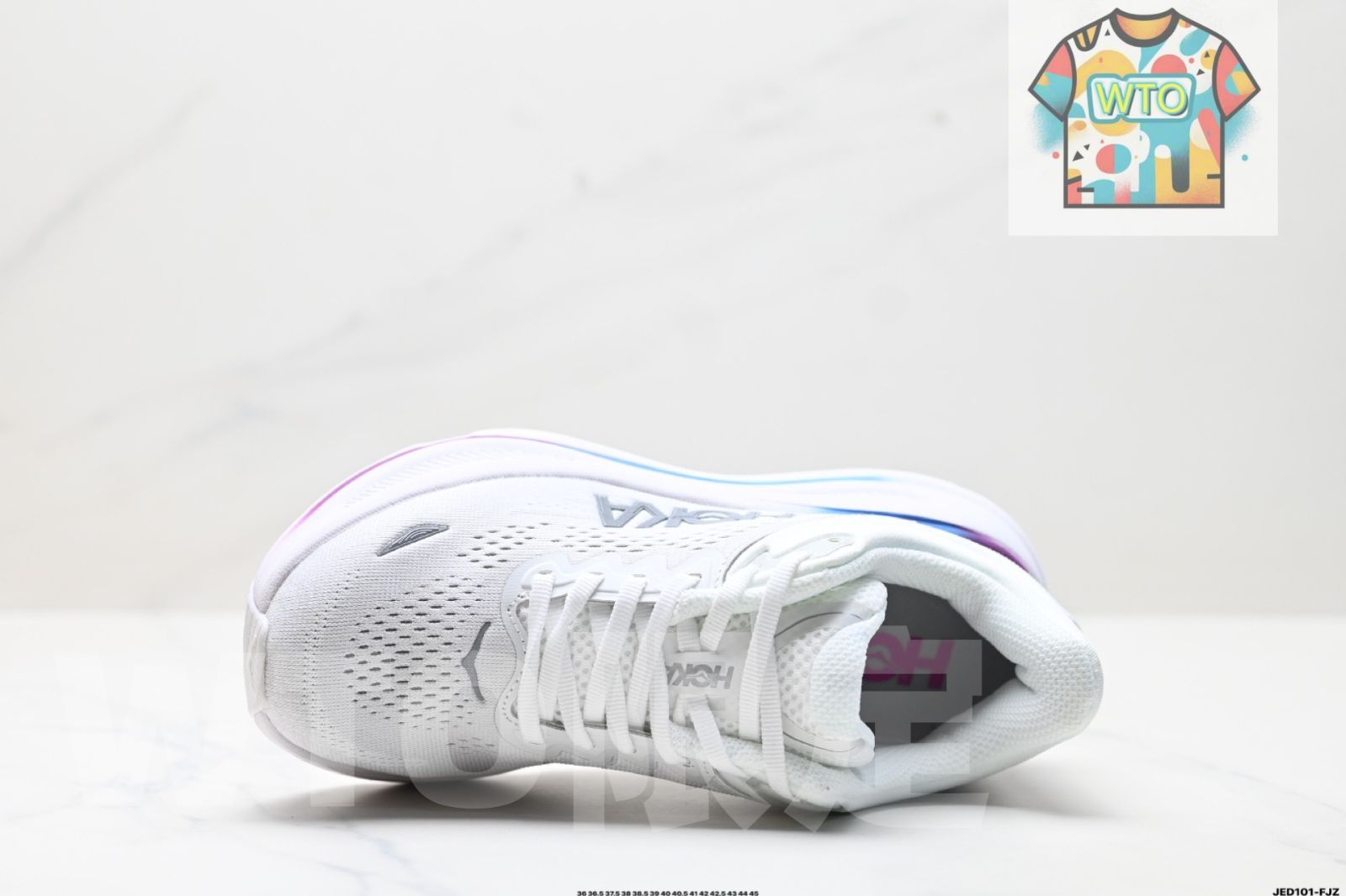 HOKA ONE ONEホカ オネ オネホカ オネ オネ HOKA ONE ONE Bondi 9 は 滑り止めと耐磨耗性に優れ ロートップの山地アウトドアランニングシューズです