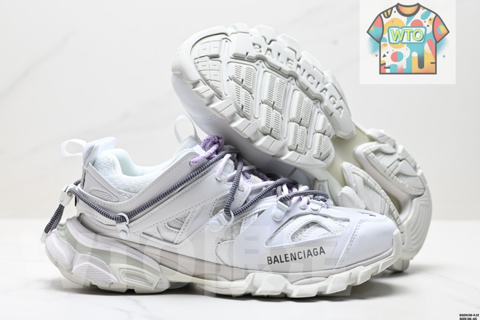 Trail は丸頭レースアップのロートップレトロダッドシューズ