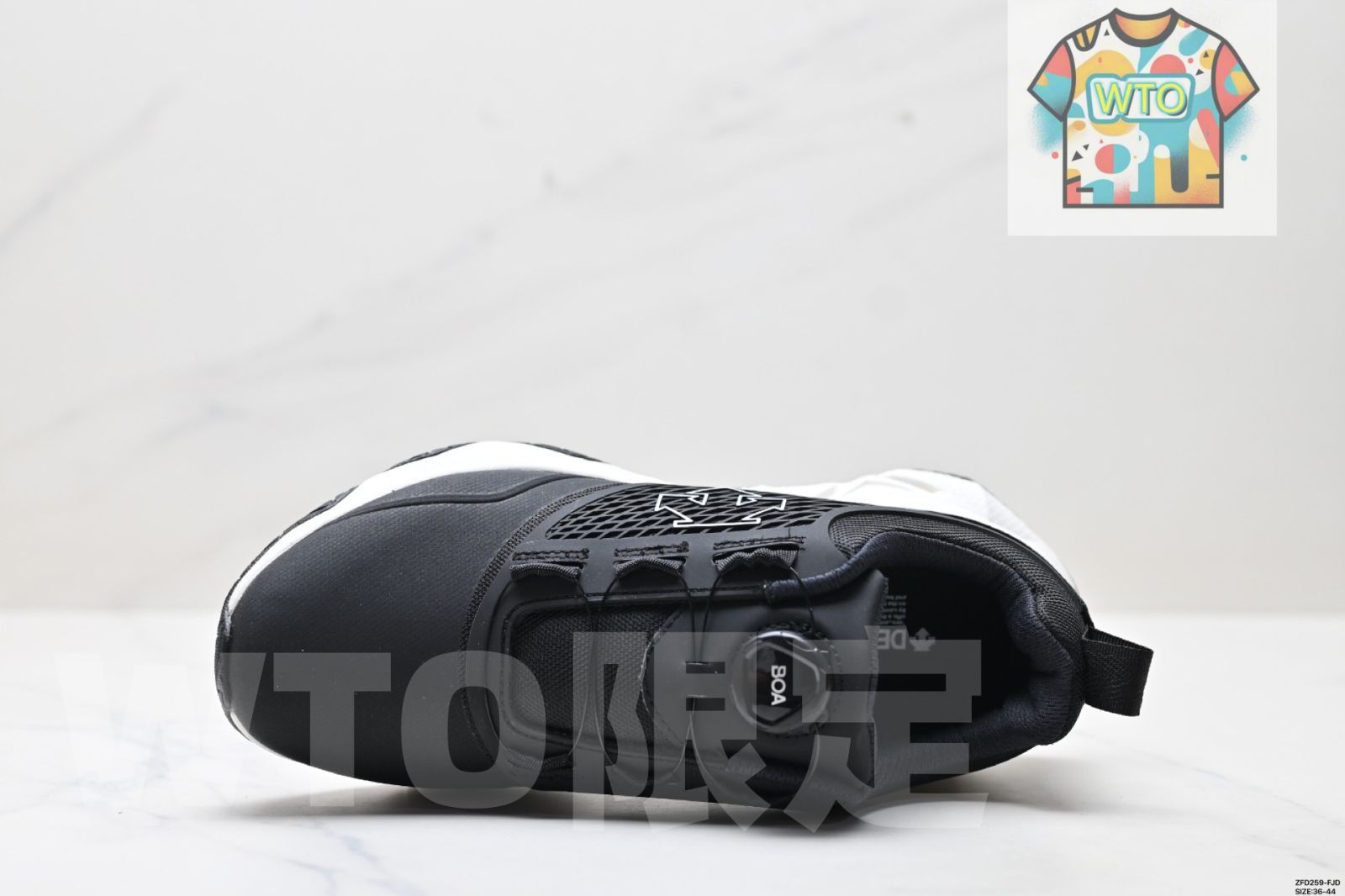 DESCENTE デセント Training 系列 トレーニングシリーズ 低 ロートップ 防滑 滑り止め 耐磨 耐摩耗 合 鞋 総合トレーニングシューズ