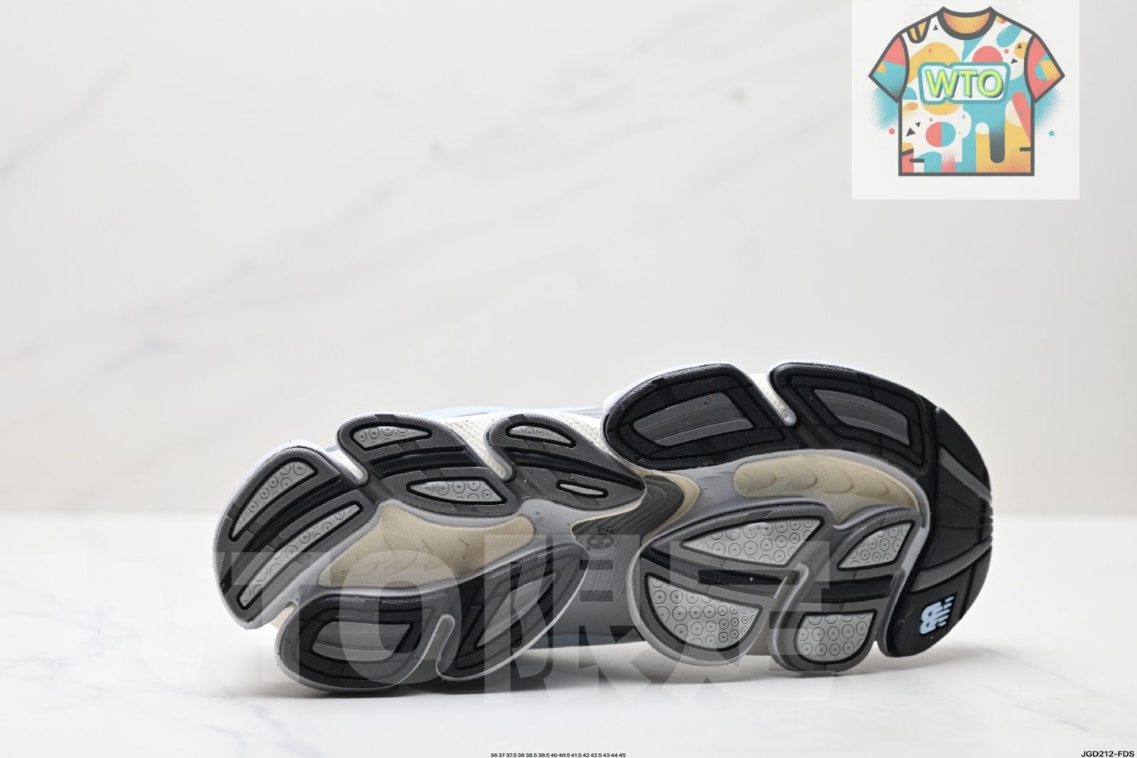 シリーズ スタイリッシュでバーサタイルなロートップランニングシューズ02