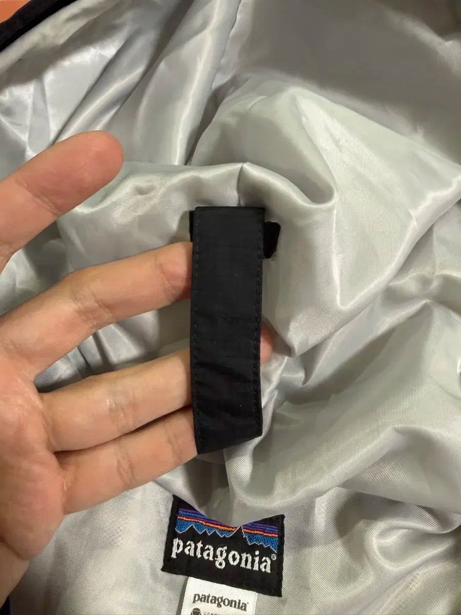☆全店送料無料☆!  パタゴニア ウィンドブレーカー トレントシェル ブラック L 傷 本文参照
