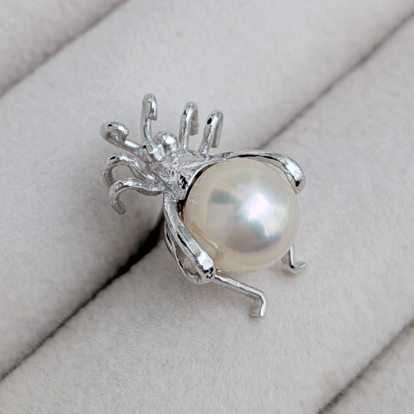 あこや真珠 蜘蛛モチーフ ピンブローチ ネクタイピン 約7 mm 本真珠 あこやパール 蜘蛛