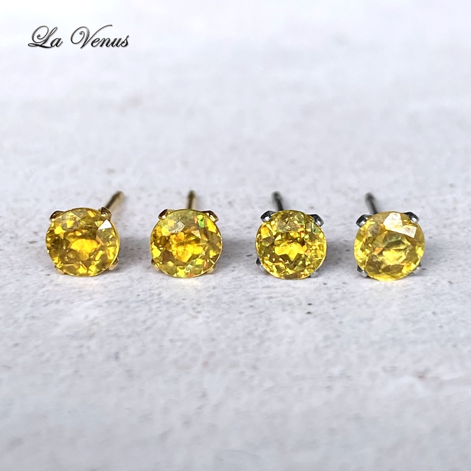 石 つけっぱなしOK マダガスカル産 天然 非加熱 スフェーン 一粒 ピアス 4 mm 316 サージカルステンレス 両耳用 金属アレルギー対策 スタッド