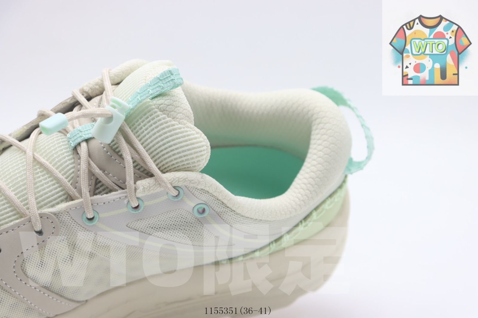 ランニングシューズ ベージュ