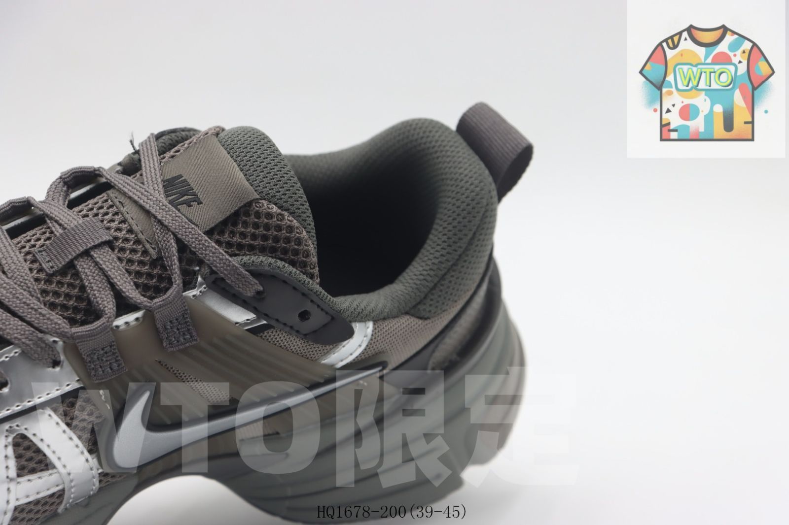 ランニングシューズ ブラウンシルバー