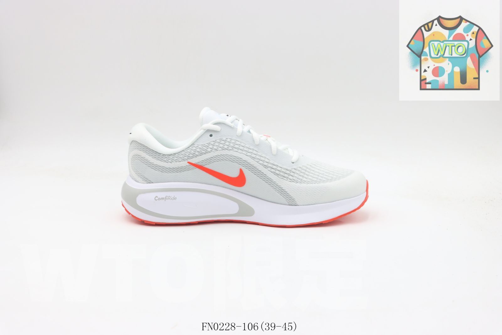 今日 Nike ナイキ ランニングシューズ ホワイトレッド FN0228-106