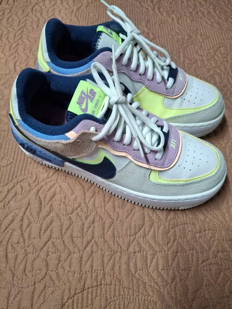 245 NIKE エアフォース1 レディース スニーカー 245 2075