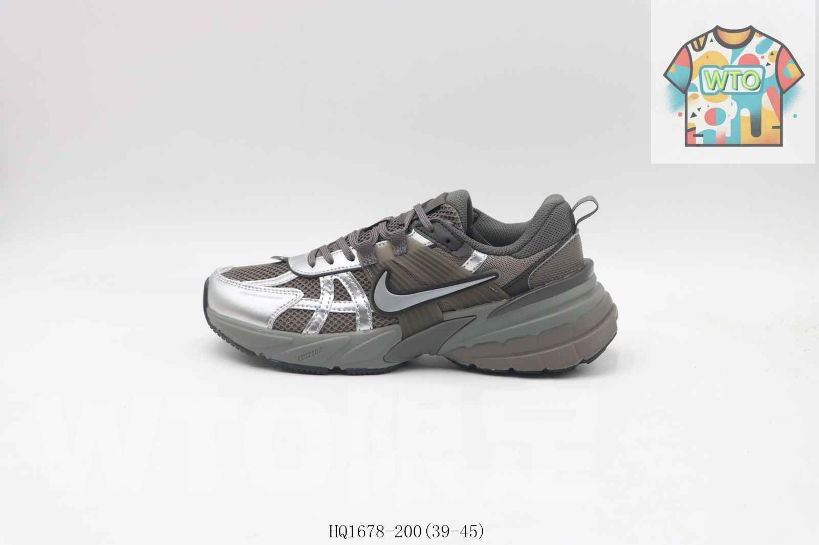 今日 Nike ナイキ ランニングシューズ ブラウンシルバー HQ1678-200