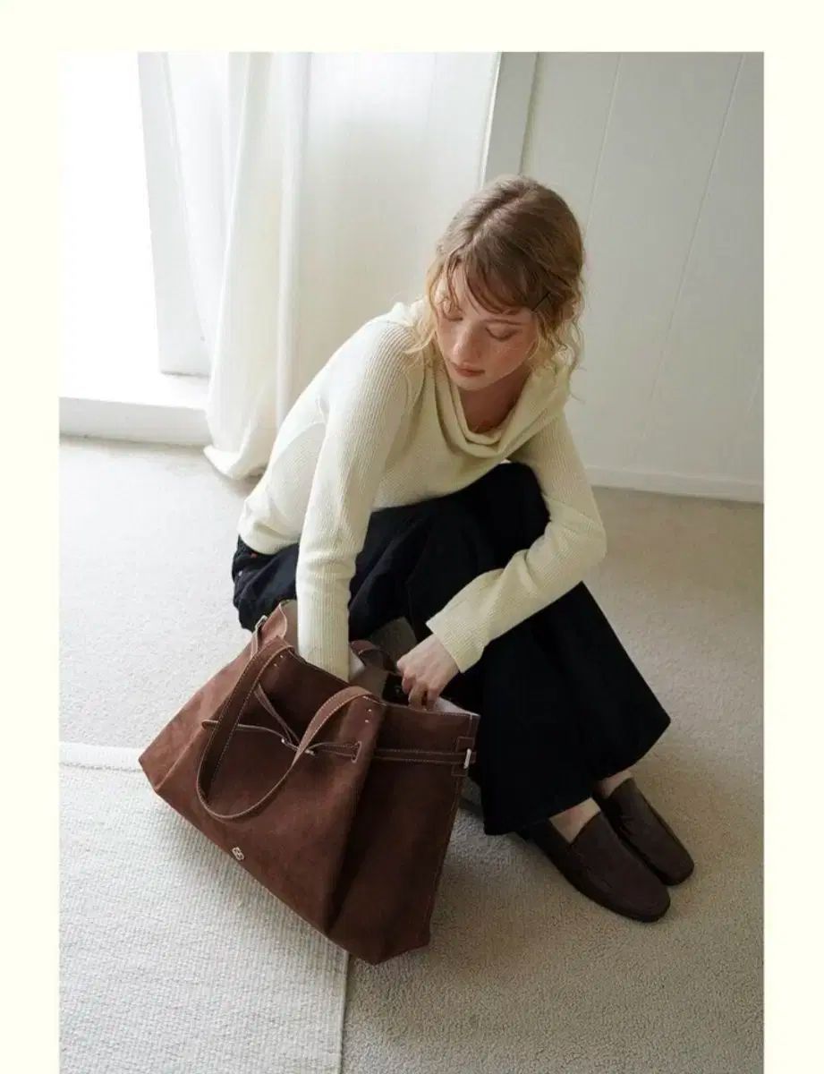 ヒアーリ フローラ スウェード ベルト付きバッグ_ブラウン