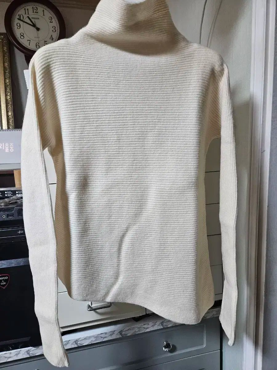アルマーニ エクスチェンジ アイボリー ゴージ タートルネック ニット