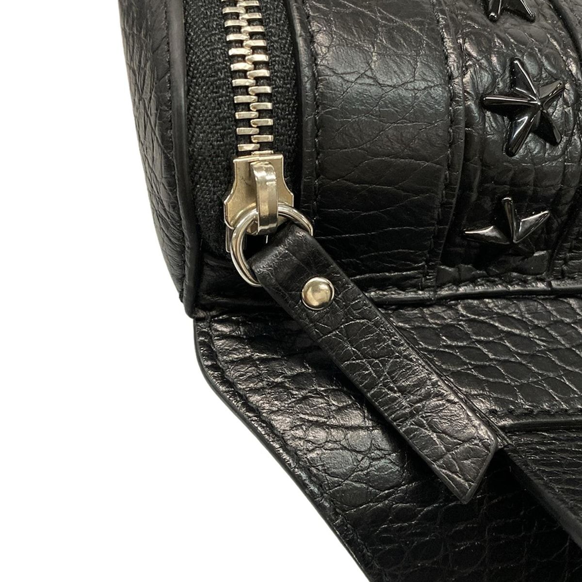 マリークワント フロントポケットデイジーパッチ ボディバッグ ブラック MARY QUANT（マリークワント）の「フロントポケットデイジーパッチ