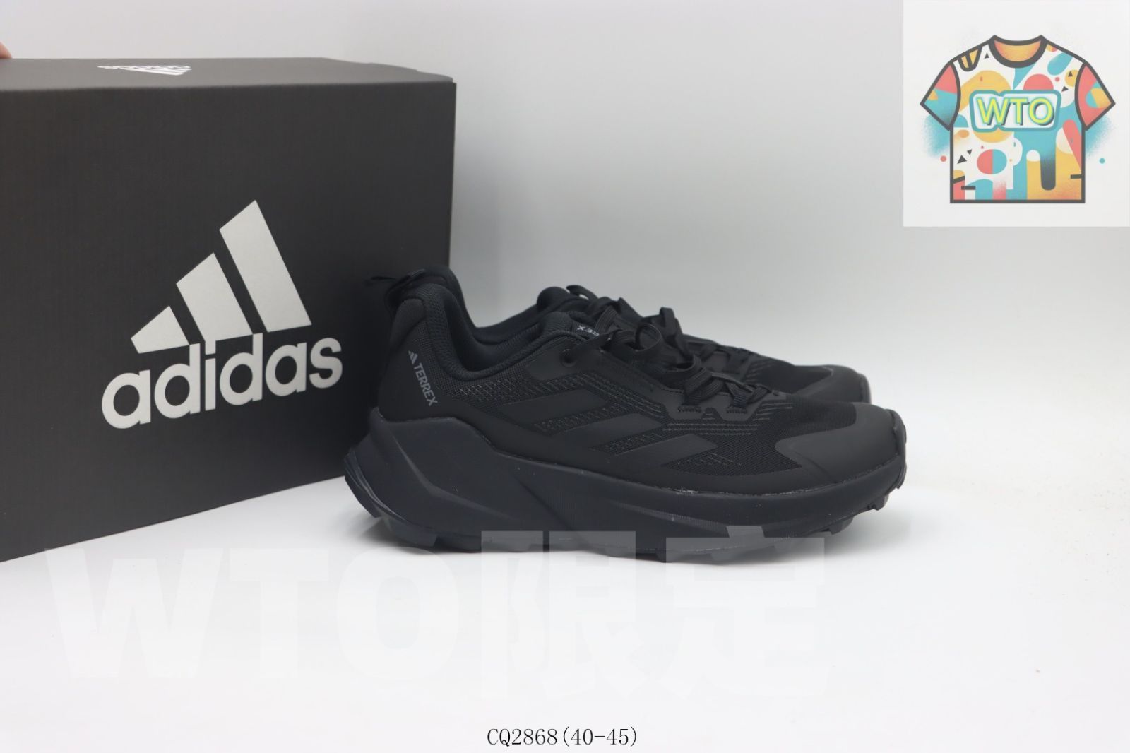 アディダス スポーツシューズ