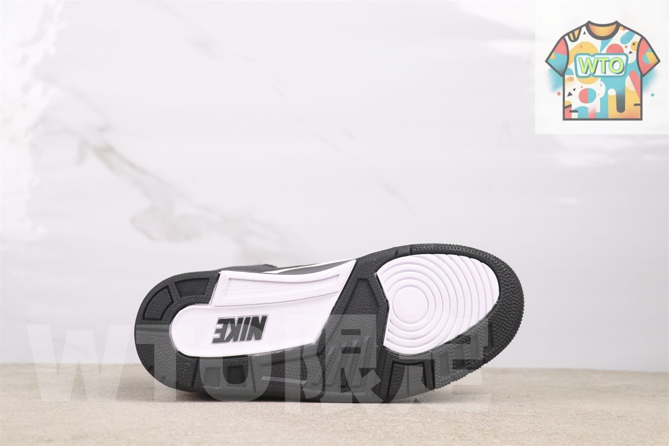 スパイク ホワイトブルー