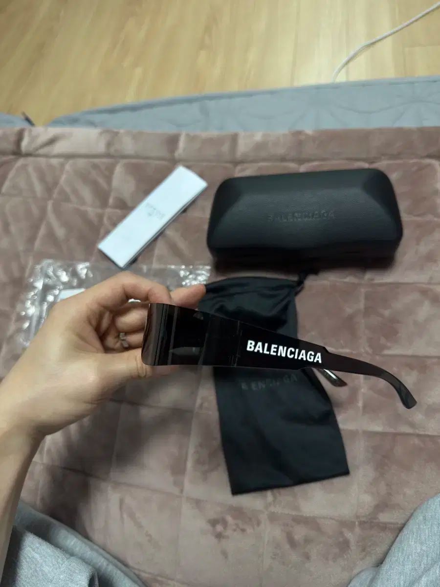 バレンシアガ ゴーグル