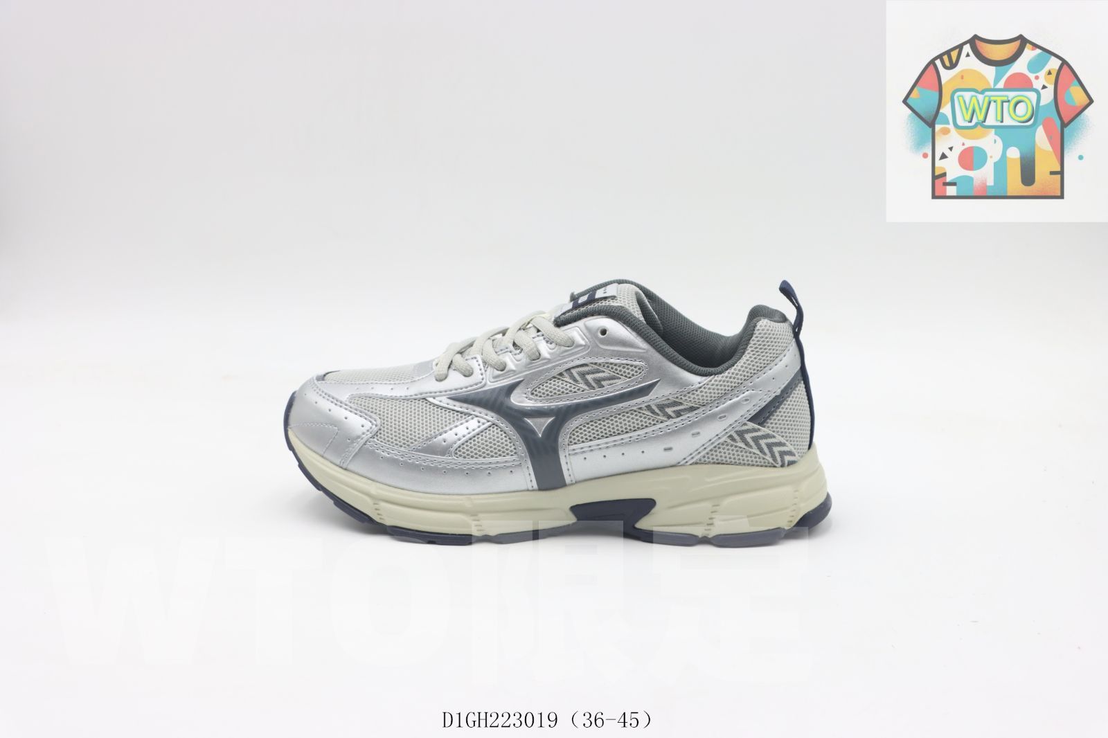 WTO通販 ミズノのランニングシューズ シルバー -WTO輸入-NGC 35