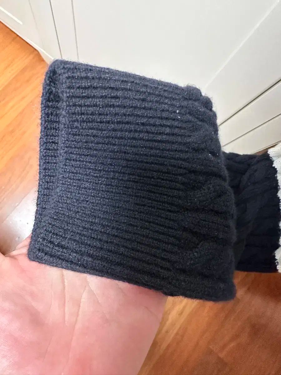 ケーブル ジップアップニット