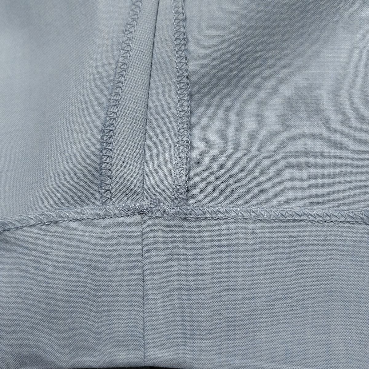 - ライトブルー