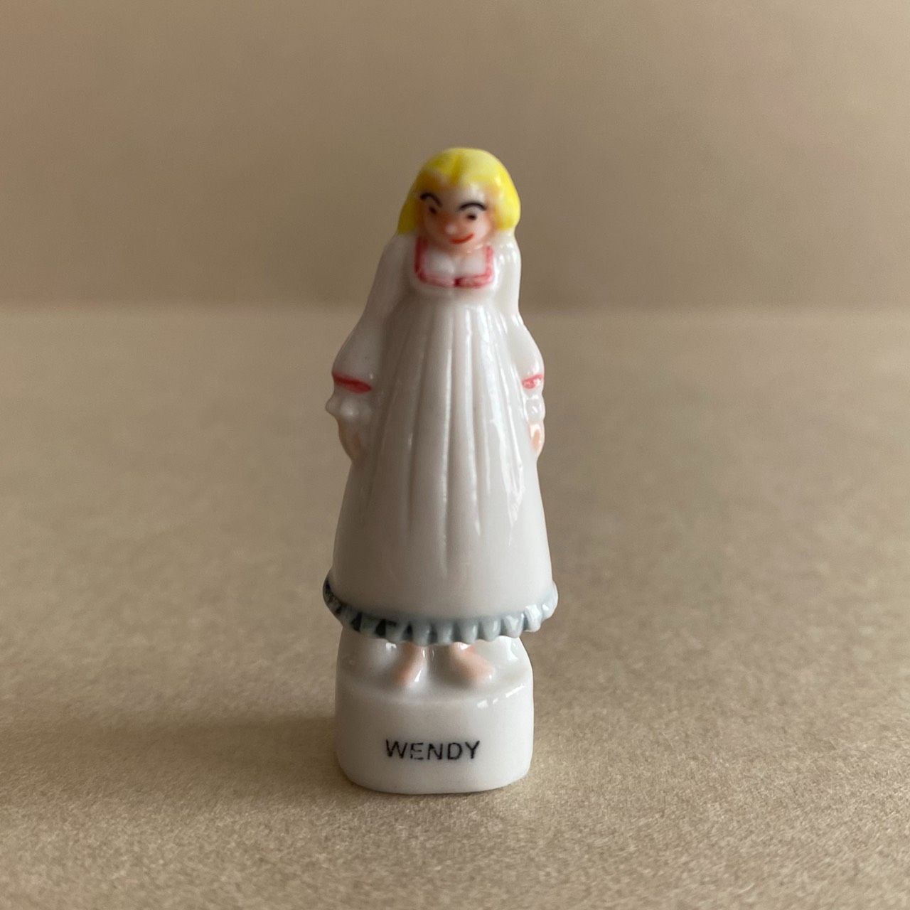 ウェンディのフェーブ／ピーターパン／フランス雑貨／陶器ミニチュア