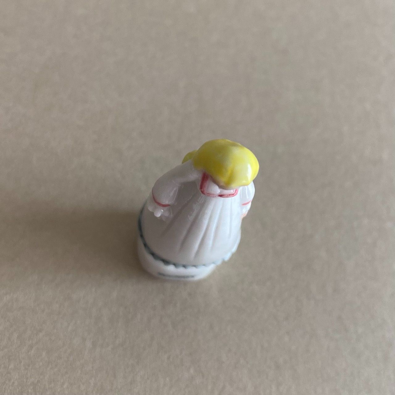 子供達の12ヶ月　フェーブ　ヴィンテージ　フランス　陶器　ミニチュア　置物 子供達の12ヶ月 フェーブ ヴィンテージ フランス 陶器 ミニチュア 置物