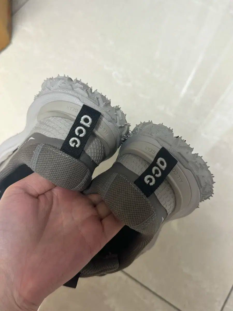 ナイキ ACG マウンテン フライ 2 ロー アイアン オア ブラック 230