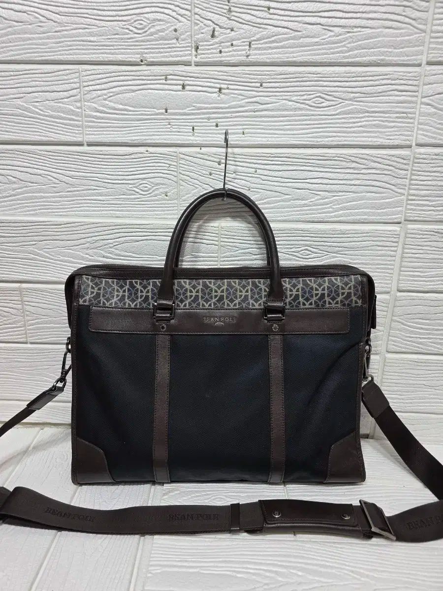 LOUIS VUITTONルイヴィトン タイガ モスコ ブリーフケース エピセア