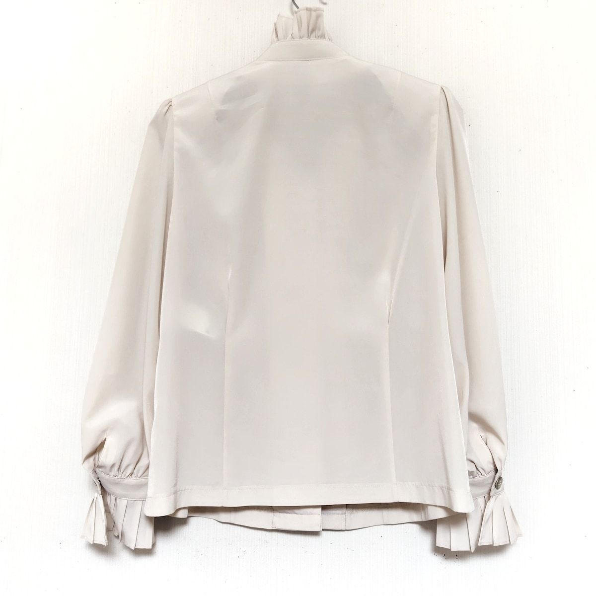 JUN ASHIDA ジュンアシダ 長袖シャツブラウス サイズ9 M レディース - ベージュ フリル 肩パッド