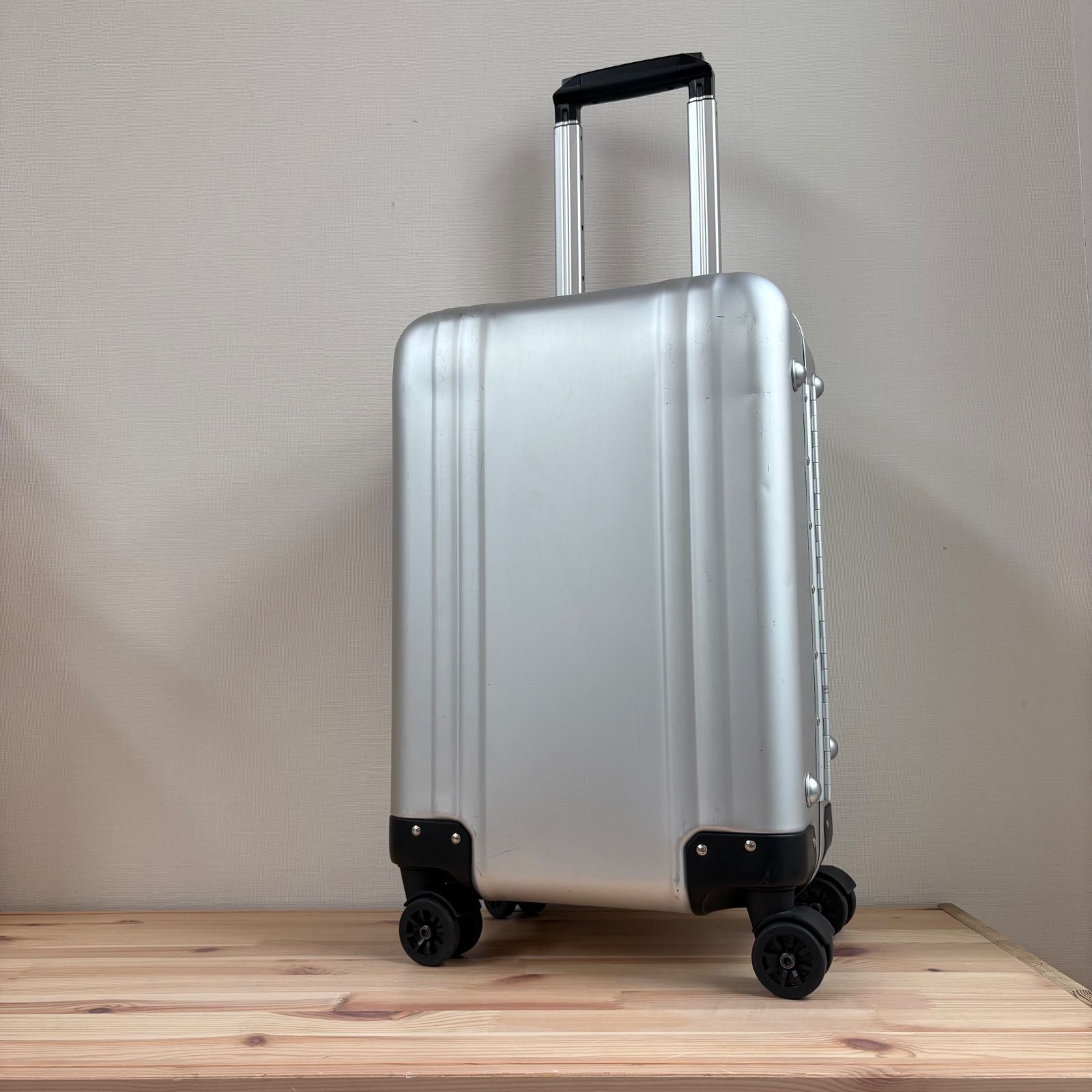 ZERO HALLIBURTON ゼロハリバートン 31L 4輪 キャリーケース アルミ